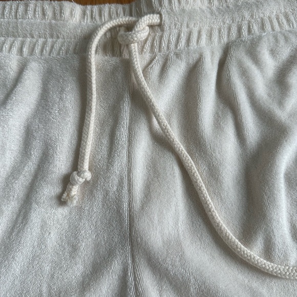 New. Aritzia Wilfred free terry short. Medium - Picture 4 of 4